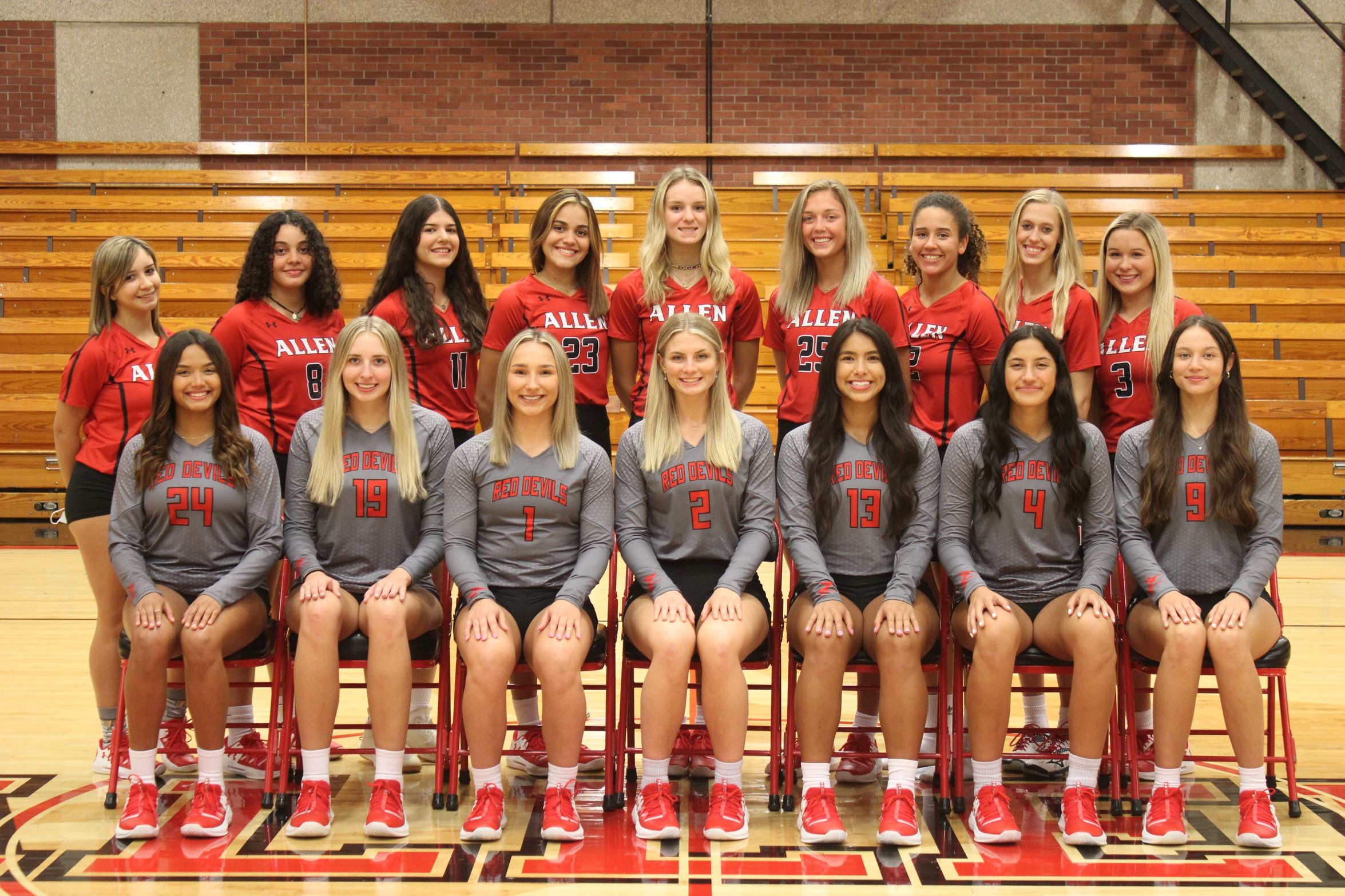 Volleyball Splits Opening Matches