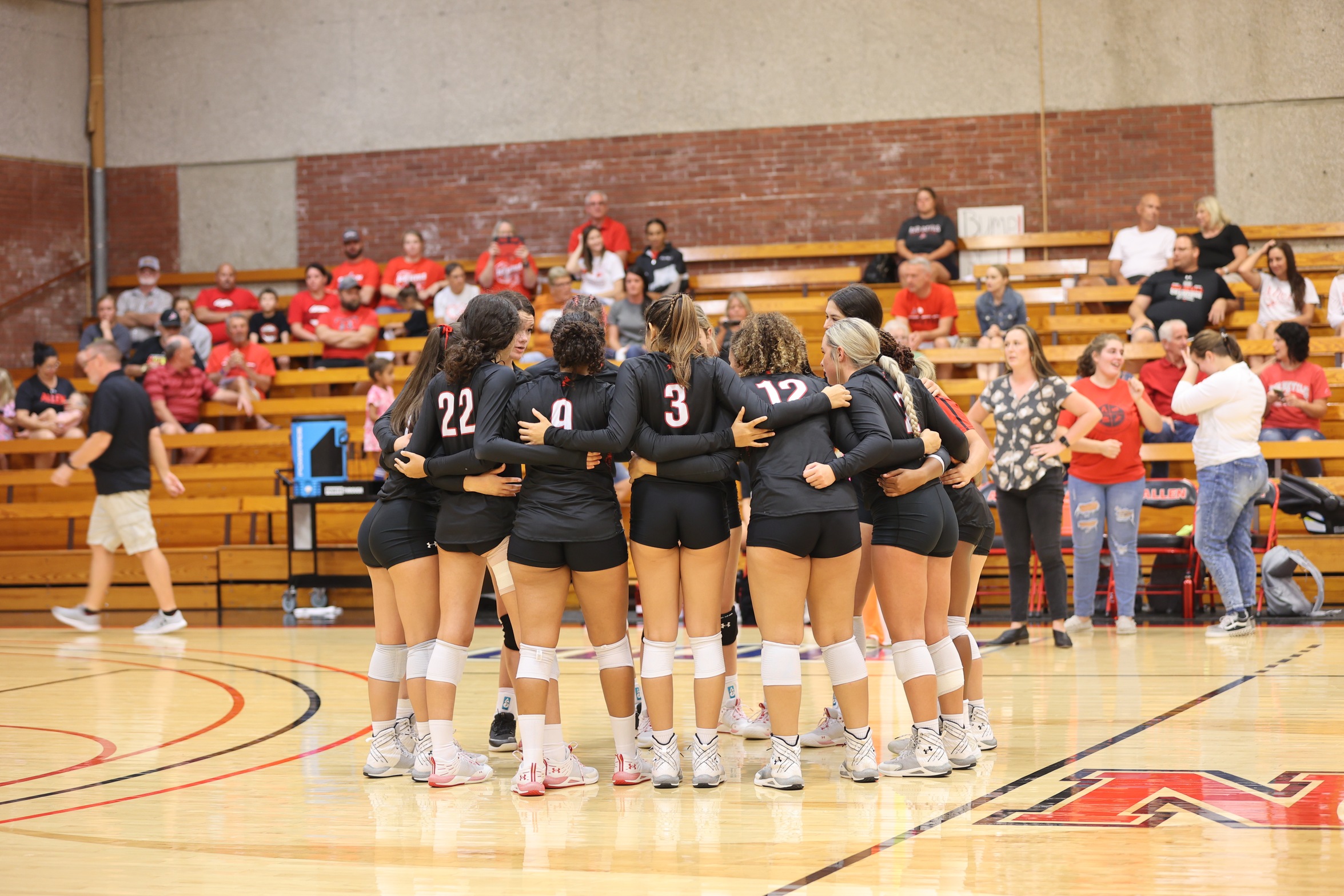 Volleyball Wins 3rd Straight Match